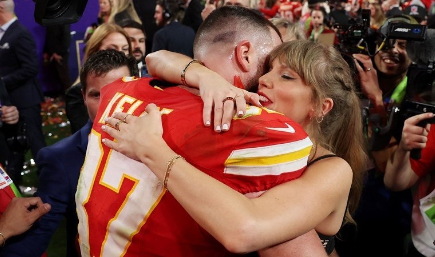 taylor-swift-ve-travis-kelce-iliskisi-ask-mi-strateji-mi-pKnA6Ohr.jpg taylor-swift-ve-travis-kelce-iliskisi-ask-mi-strateji-mi-pKnA6Ohr.jpg
