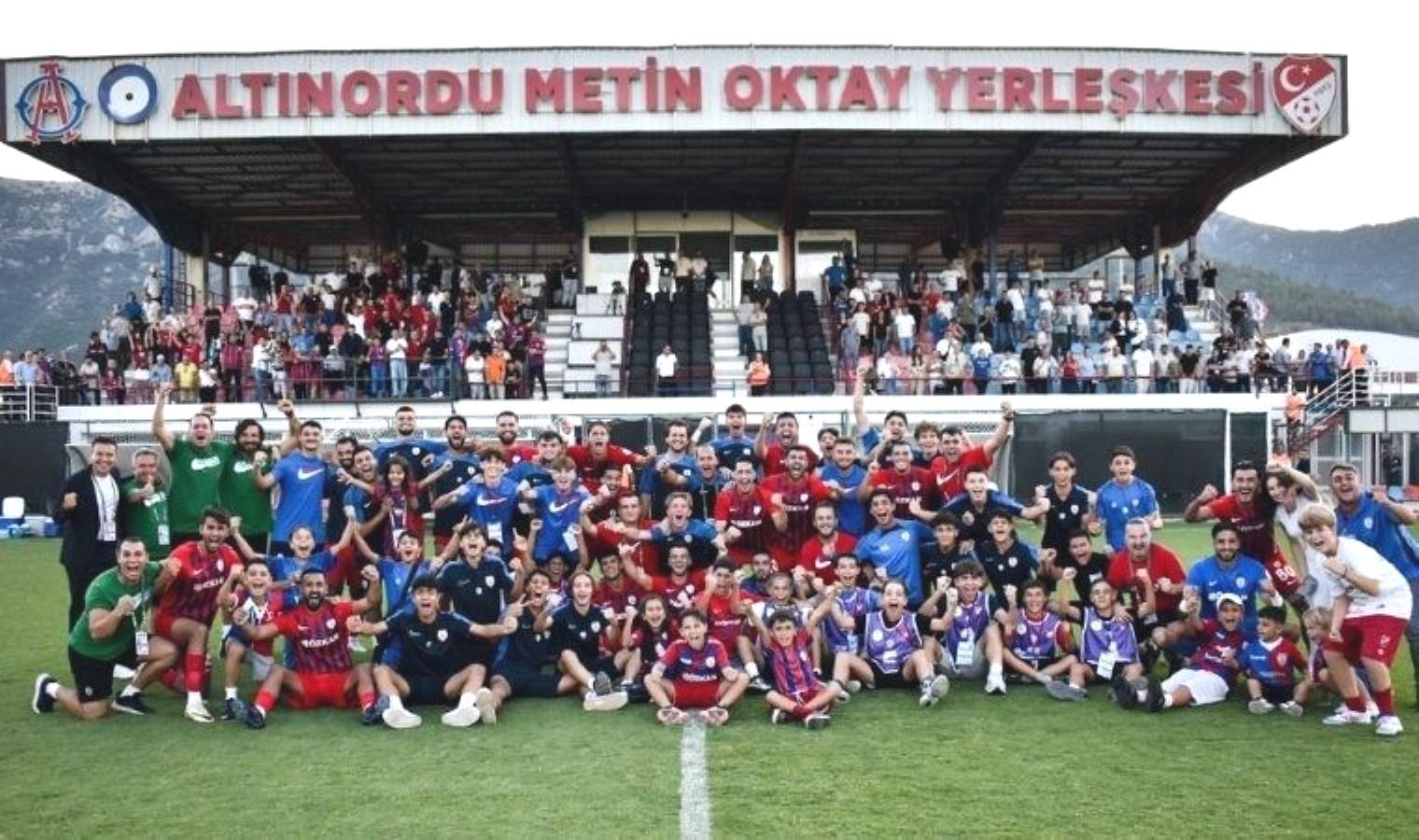 2024-2025-sezonunda-izmirin-futbol-takimlari-ve-hedefleri-llnMOIxX.jpg