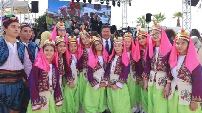 5-uluslararasi-iki-yaka-kultur-festivali-coskuyla-basladi-KUHFXJHQ.jpg
