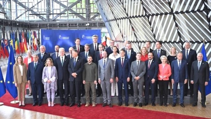 ab-liderler-zirvesi-brukselde-basliyor-dis-politika-ekonomi-ve-guvenlik-konulari-gundemde-T7VZfSzf.jpg