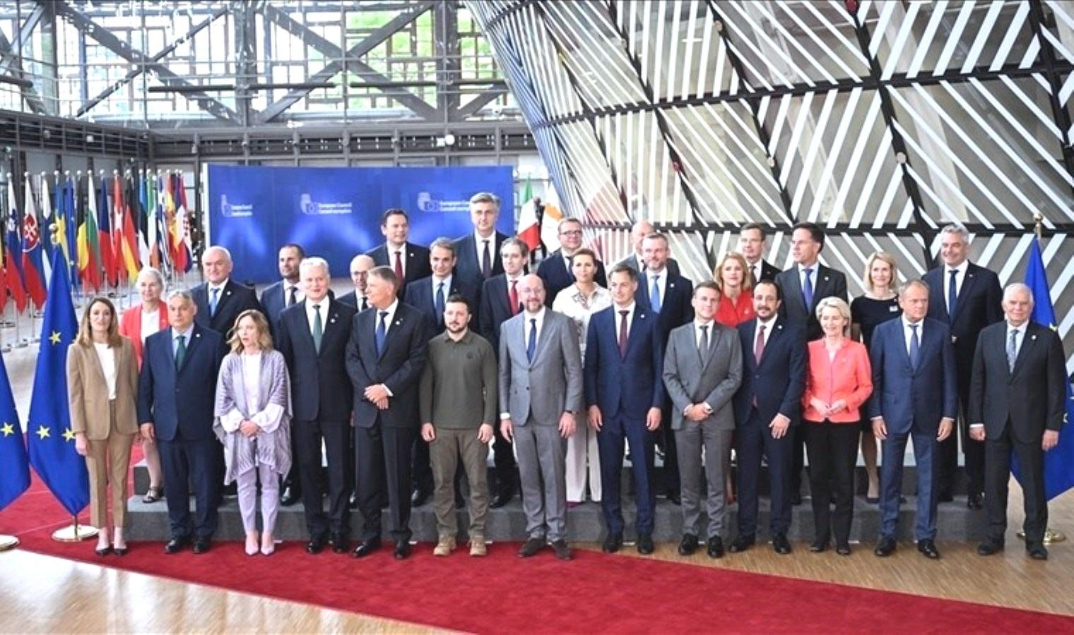 ab-liderler-zirvesi-brukselde-basliyor-dis-politika-ekonomi-ve-guvenlik-konulari-gundemde-T7VZfSzf.jpg