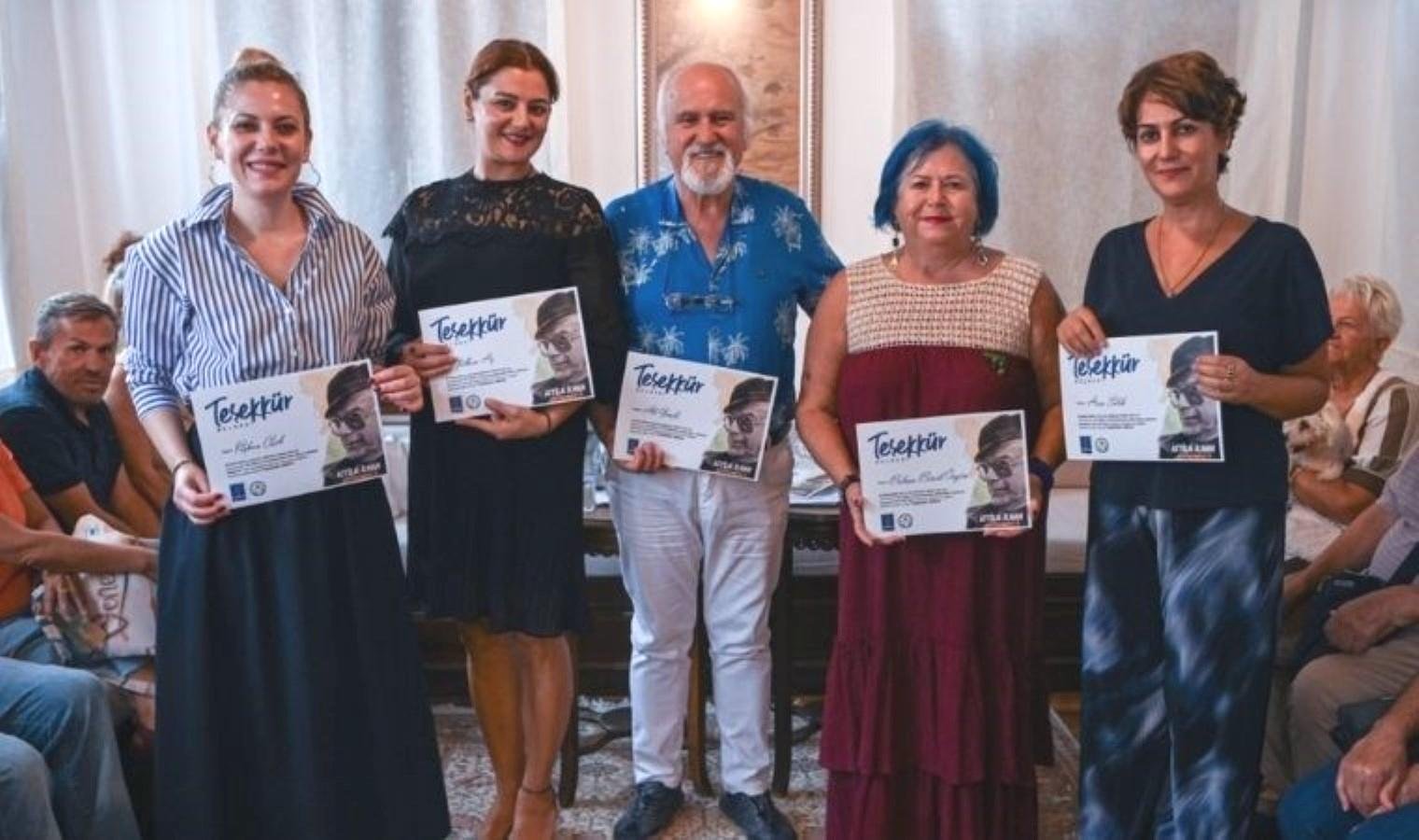 attil-ilhan-anma-etkinligi-kusadasinda-gerceklestirildi-PVFeYy8u.jpg attil-ilhan-anma-etkinligi-kusadasinda-gerceklestirildi-PVFeYy8u.jpg