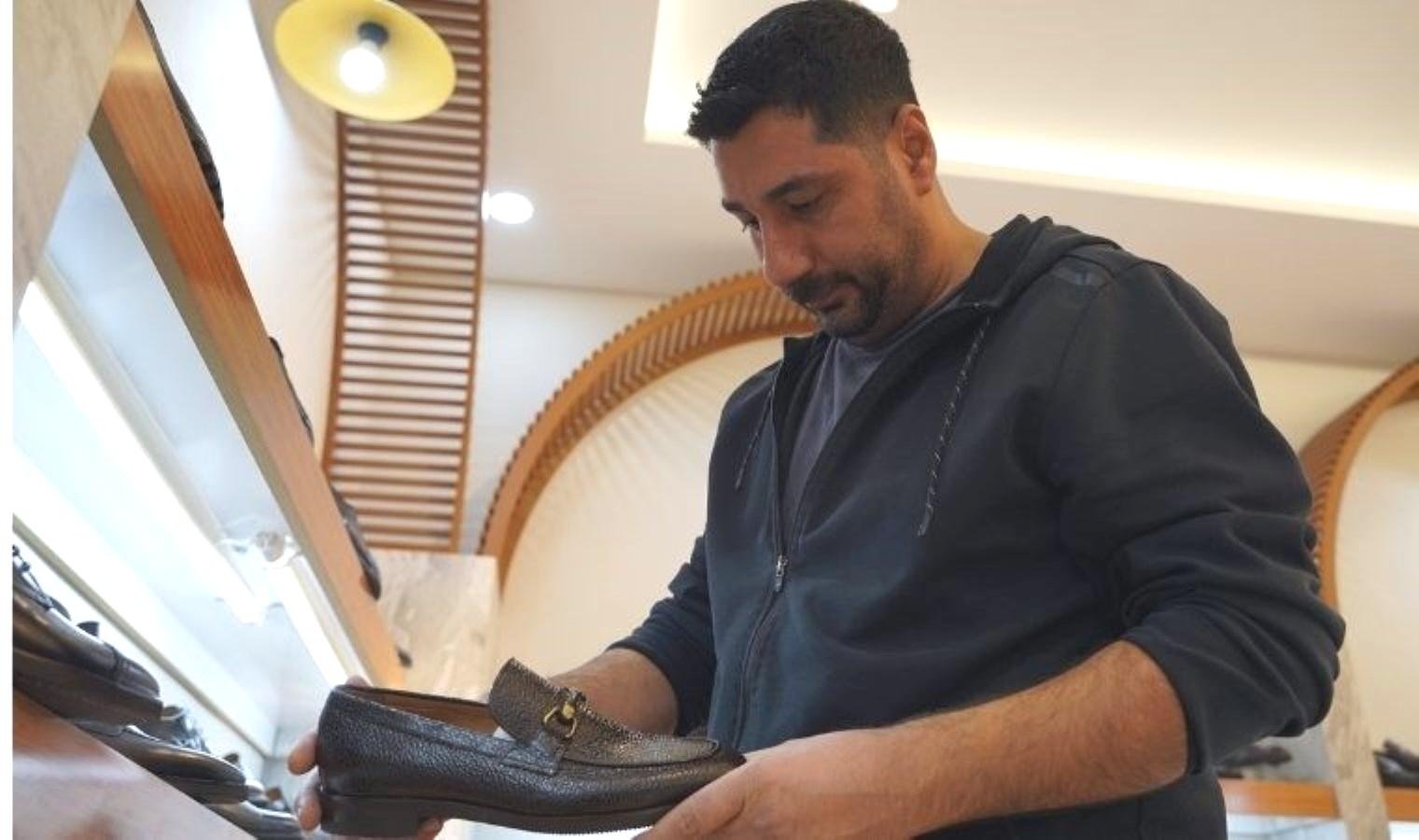 ayakkabiciliga-adanmis-bir-hayat-nadir-birbilenin-basari-hikayesi-lLjAwNVq.jpg ayakkabiciliga-adanmis-bir-hayat-nadir-birbilenin-basari-hikayesi-lLjAwNVq.jpg