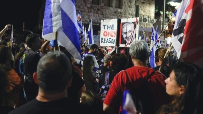 bati-kuduste-esir-anlasmasi-ve-hukumet-protestolari-CWz9zsww.jpg