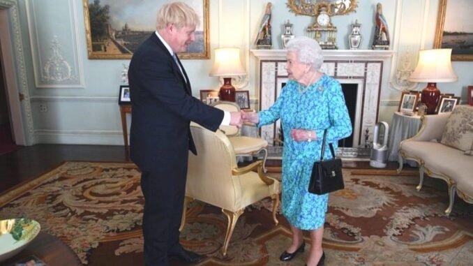 boris-johnsondan-kralice-ii-elizabethin-saglik-durumu-hakkinda-iddialar-fWF5b5NX.jpg