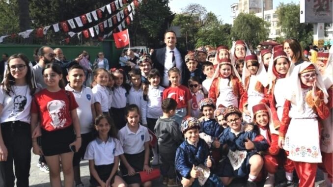 bornova-belediyesinden-dunya-cocuk-haklari-gunu-etkinligi-UspWeyHc.jpg