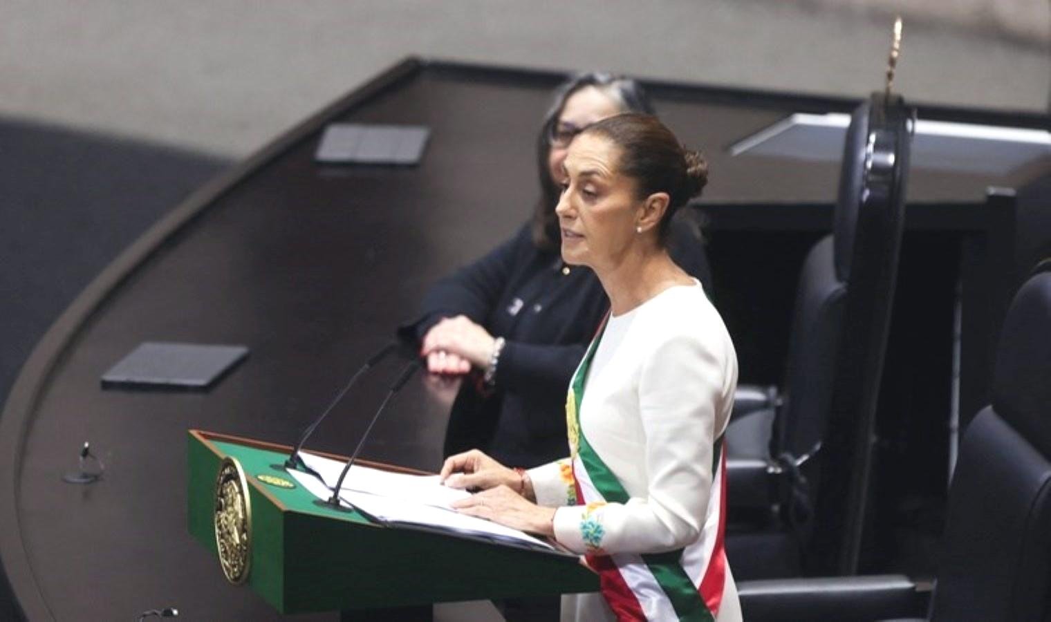 claudia-sheinbaum-meksikanin-ilk-kadin-devlet-baskani-olarak-yemin-etti-QnTF4Ncl.jpg