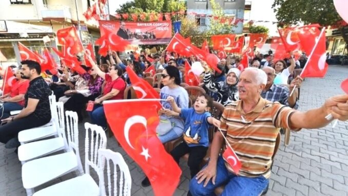 cumhuriyet-bayraminin-101-yili-izmirde-coskuyla-kutlandi-vlYhprXz.jpg