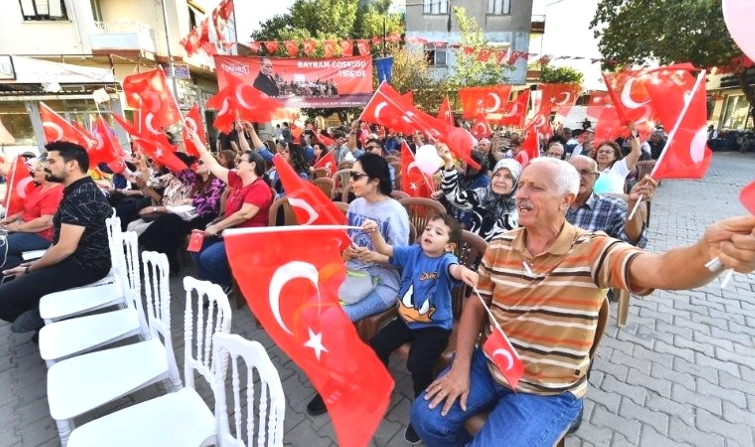 cumhuriyet-bayraminin-101-yili-izmirde-coskuyla-kutlandi-vlYhprXz.jpg