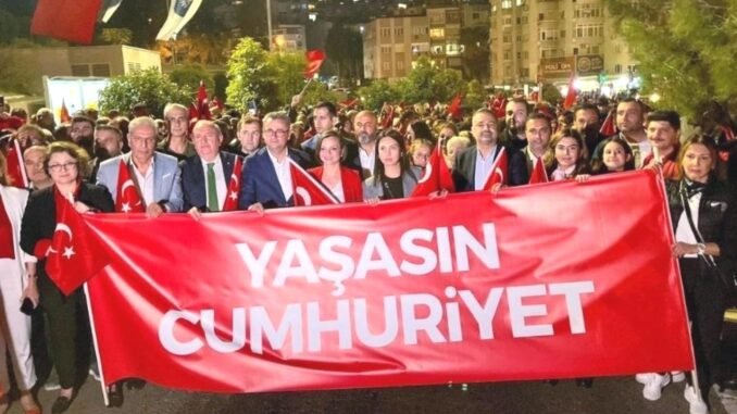 cumhuriyet-korteji-coskuyla-gerceklesti-eY7jVGYl.jpg