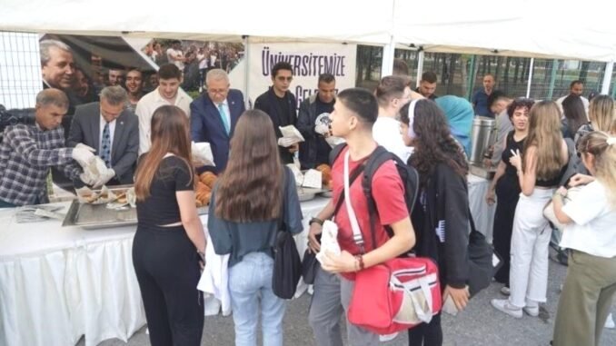 ege-universitesinde-ogrenci-yemeklerine-yuzde-100-zam-2LPWATIZ.jpg