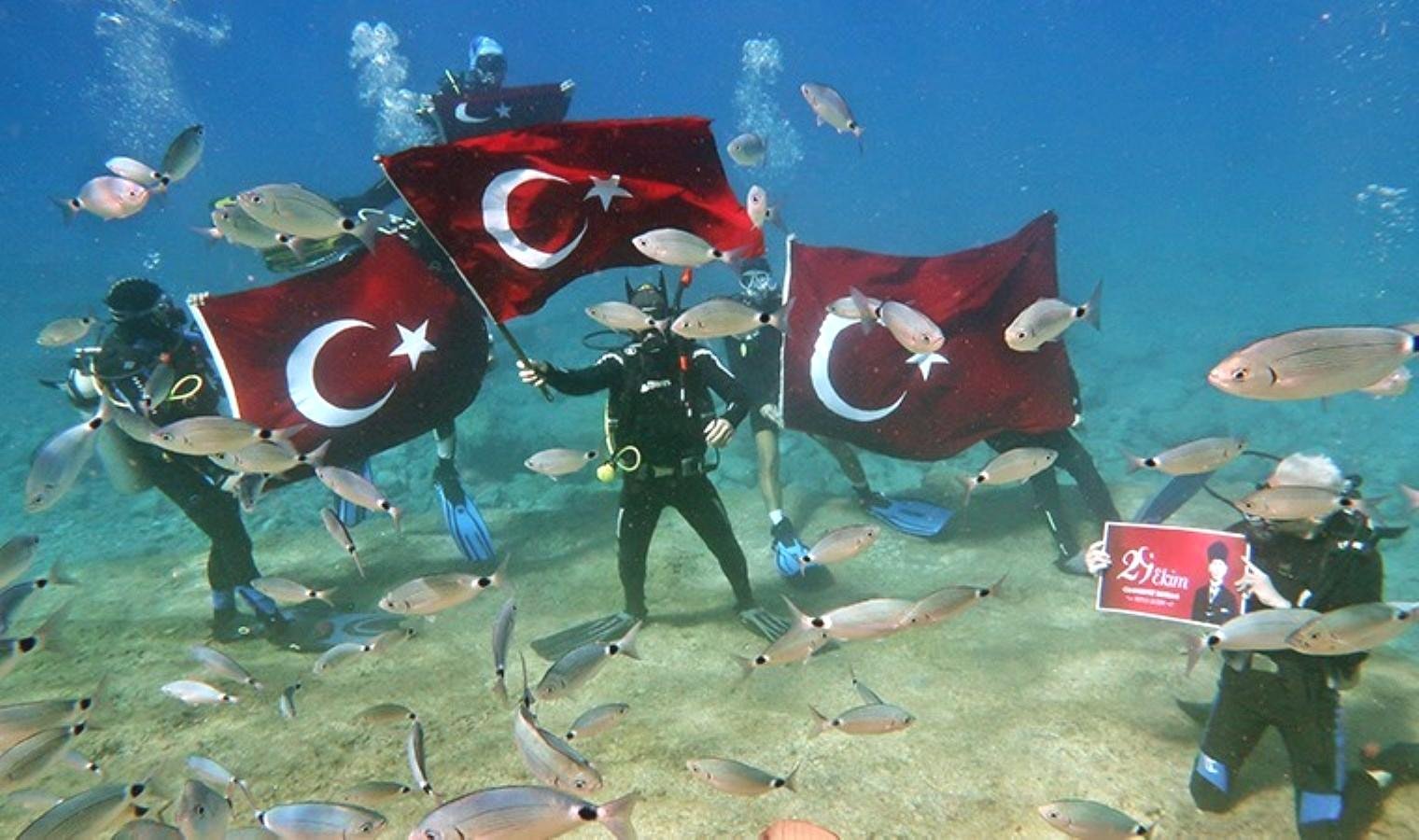 fethiyede-dalgiclardan-cumhuriyet-bayrami-kutlamasi-X9xsHJa8.jpg fethiyede-dalgiclardan-cumhuriyet-bayrami-kutlamasi-X9xsHJa8.jpg