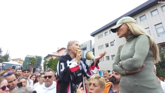 gebzede-sokak-hayvanlari-icin-protesto-gosterisi-ipSLuMaN.jpg