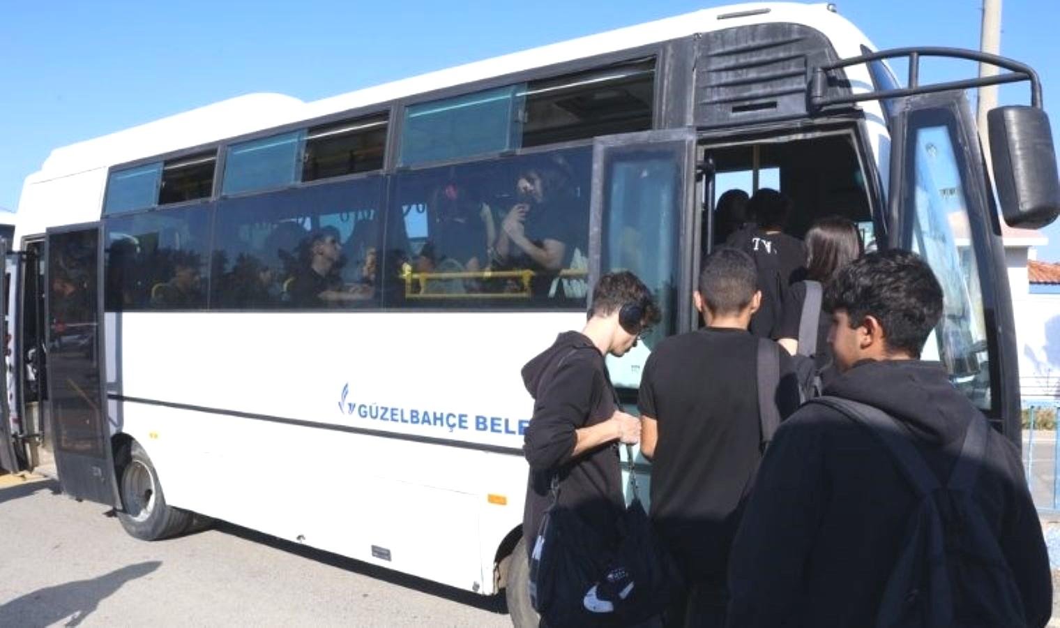 guzelbahce-belediyesinden-ogrencilere-ucretsiz-okul-servis-destegi-MqFT3LaU.jpg