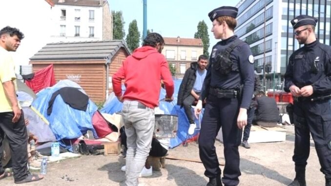 icisleri-bakani-bruno-retailleaudan-yeni-goc-politikalari-aciklamasi-SDbWTHIk.jpg