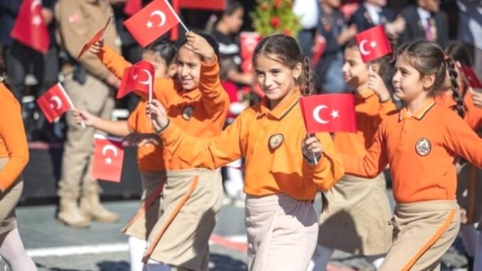 izmir-buyuksehir-belediyesinden-cumhuriyet-bayrami-etkinlikleri-48pxFA3L.jpg