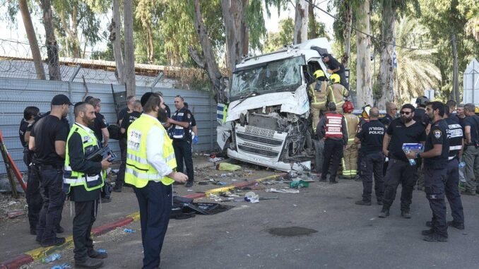 kamyon-tel-aviv-otobus-duragina-carpti-supheli-teror-saldirisinda-onlarca-kisiyi-yaraladi-2p7OsBZD.jpg