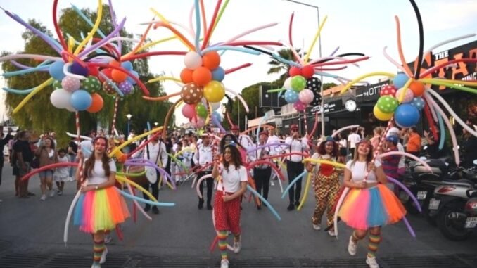 kusadasi-sokak-festivali-2023-basladi-9y14UEgu.jpg