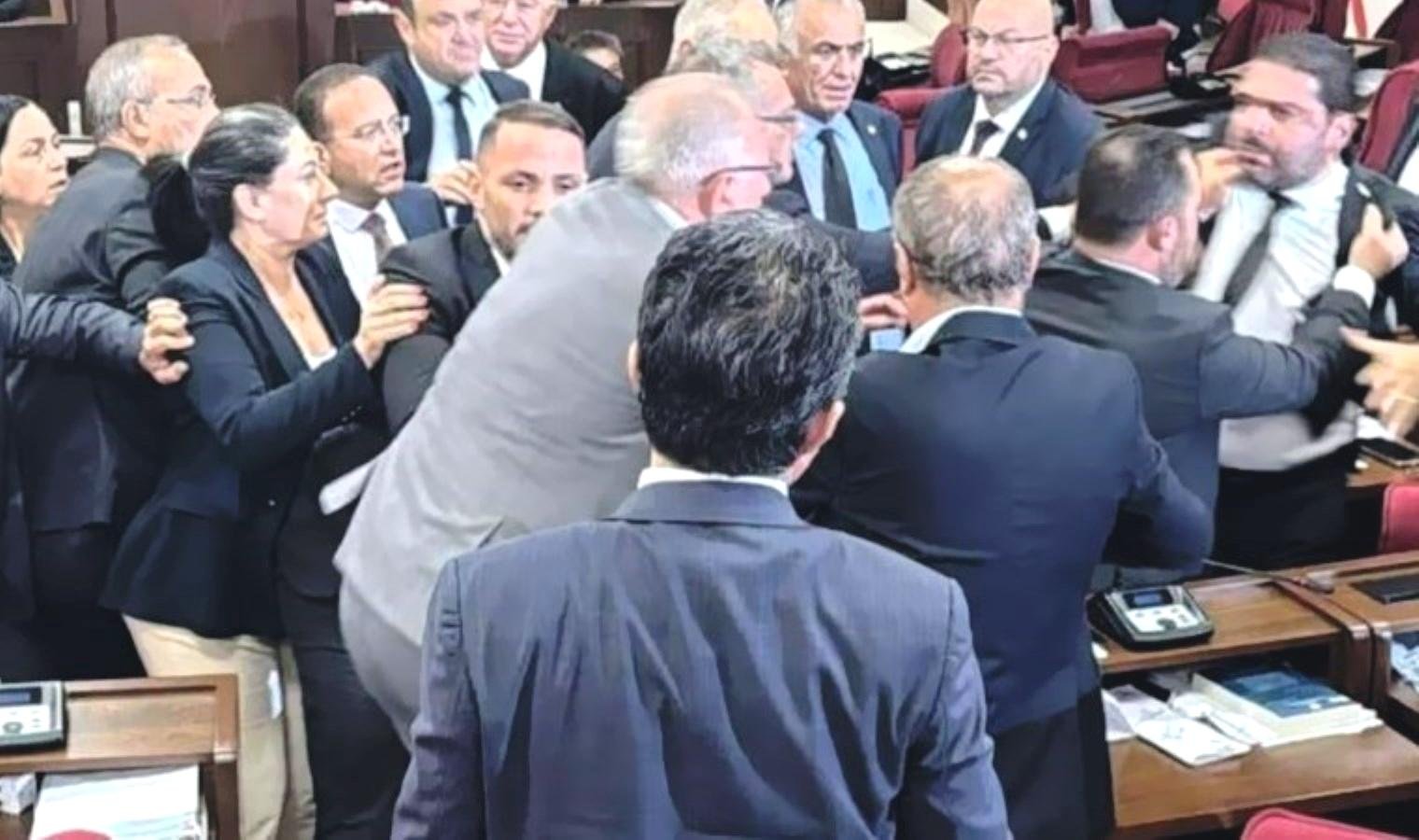 kuzey-kibris-turk-cumhuriyetinde-meclis-baskanligi-krizi-ve-oylama-sureci-eeFXijqW.jpg