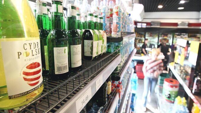 polonya-18-yas-alti-icin-alkol-satis-kurallarini-daha-da-sikilastirmayi-planliyor-uvmXPAOJ.jpg