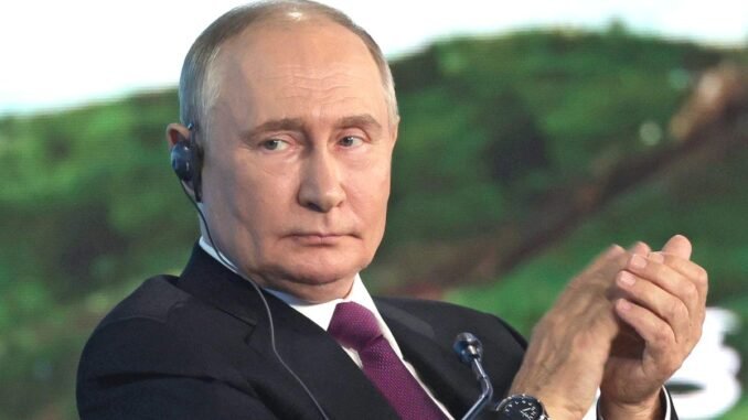 putin-trump-mi-yoksa-harrisi-mi-tercih-ederdi-bir-sonraki-abd-baskani-olarak-UimzFlVR.jpg