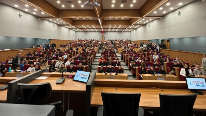 İzmir Çocuk Meclisi İlk Toplantısını Gerçekleştirdi