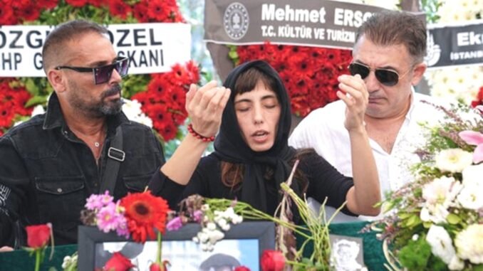 ahu-tugbanin-vefati-ve-kizi-anjelik-calvinin-duygusal-paylasimi-zjg9381I.jpg