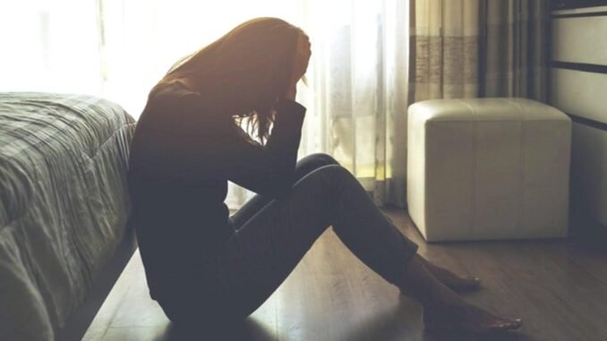evli-olmayan-bireylerde-depresyon-riski-artiyor-TZxQSggW.jpg