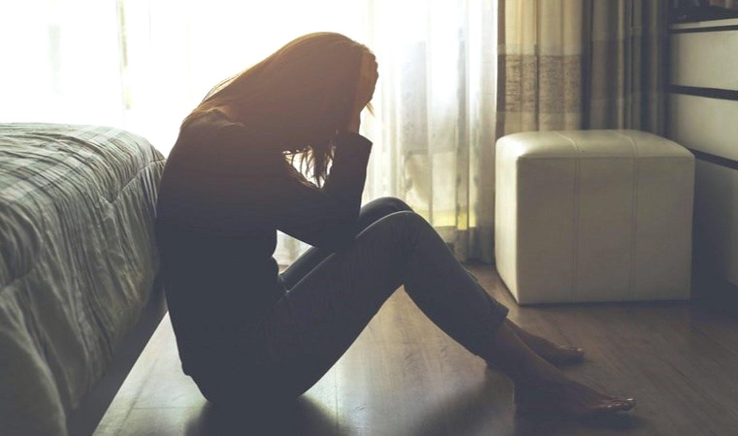 evli-olmayan-bireylerde-depresyon-riski-artiyor-TZxQSggW.jpg