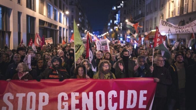 fransa-israil-arasinda-gerilimli-futbol-maci-oncesinde-pariste-binlerce-protestocu-yurudu-3GYflb1b.jpg
