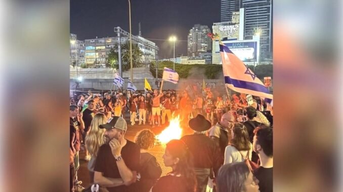 israilde-netanyahunun-kararina-protestolar-GRXVkY1M.jpg