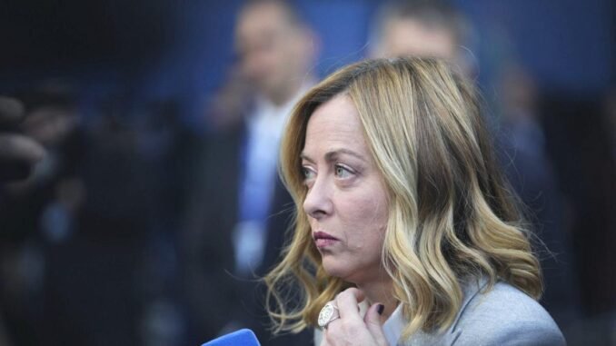 italya-no-meloni-gununde-polis-ve-ogrenciler-arasinda-catismalar-15-polis-memurunun-yaralanmasina-neden-SrQ5Qs3z.jpg