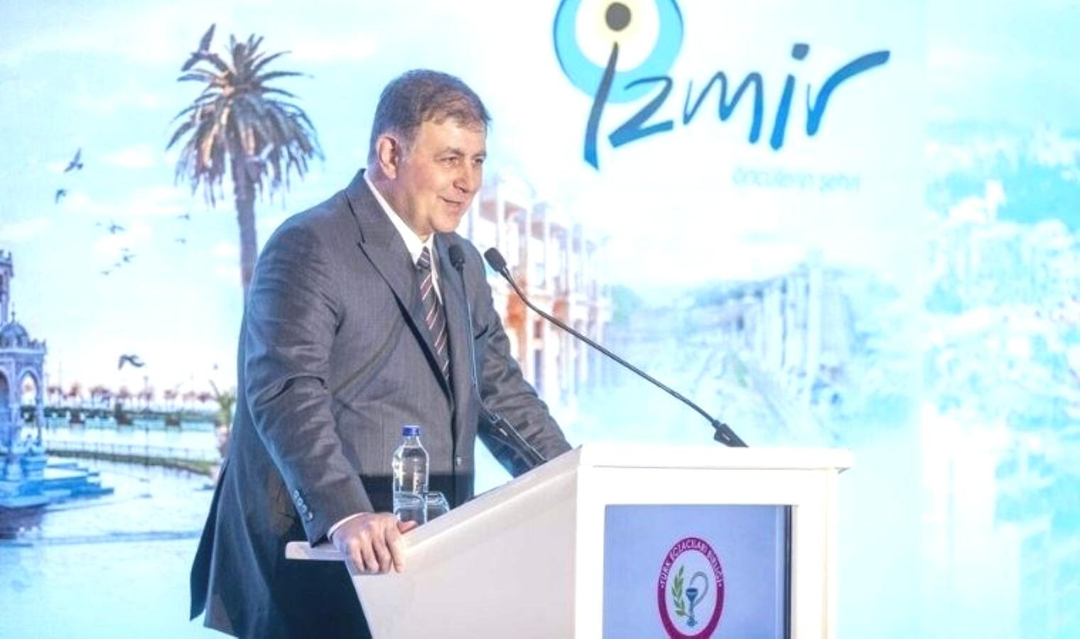 izmir-buyuksehir-belediye-baskani-dr-cemil-tugay-eczacilari-agirladi-QZDbXKbN.jpg