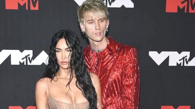 megan-fox-hamilelik-mujdesini-duyurdu-pFWkWh3t.jpg