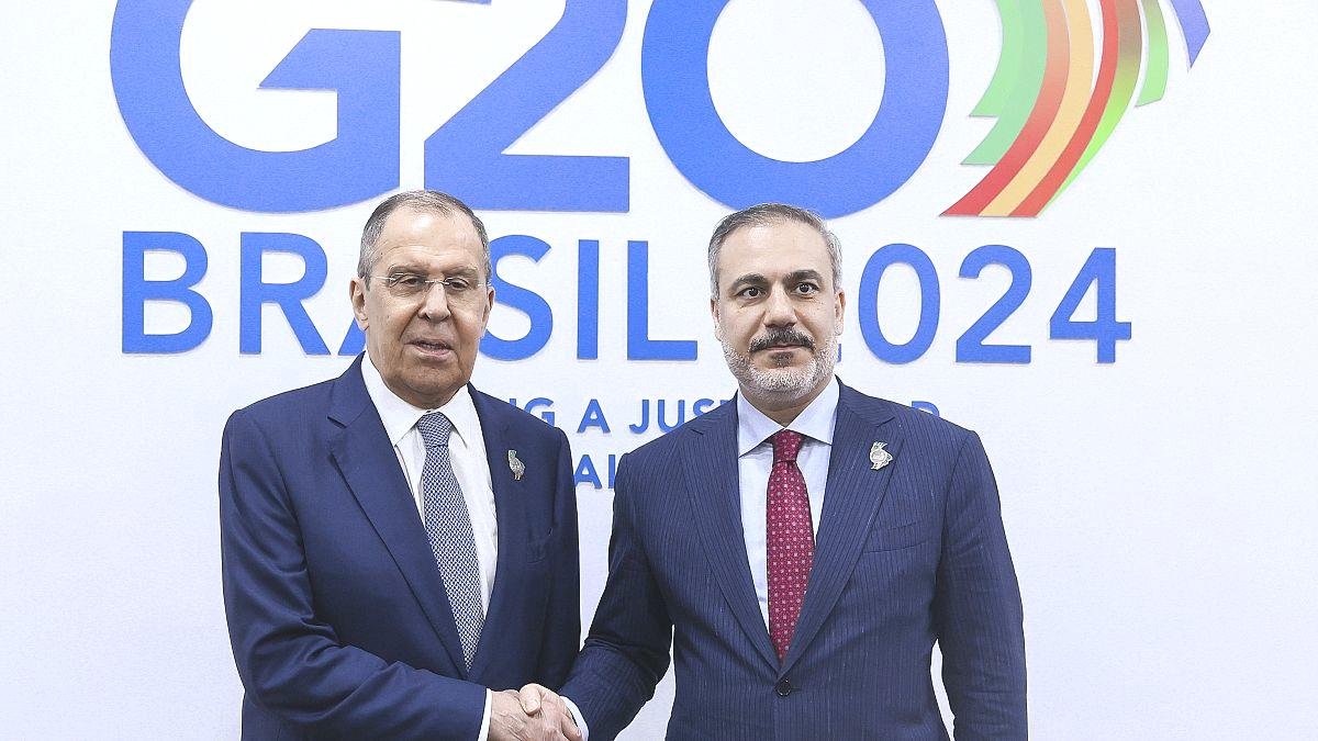 rusya-barisi-saglama-teklifinde-bulunurken-turkiyeyi-ukraynaya-silah-tedarik-etmekle-elestirdi-udVb9RiS.jpg rusya-barisi-saglama-teklifinde-bulunurken-turkiyeyi-ukraynaya-silah-tedarik-etmekle-elestirdi-udVb9RiS.jpg