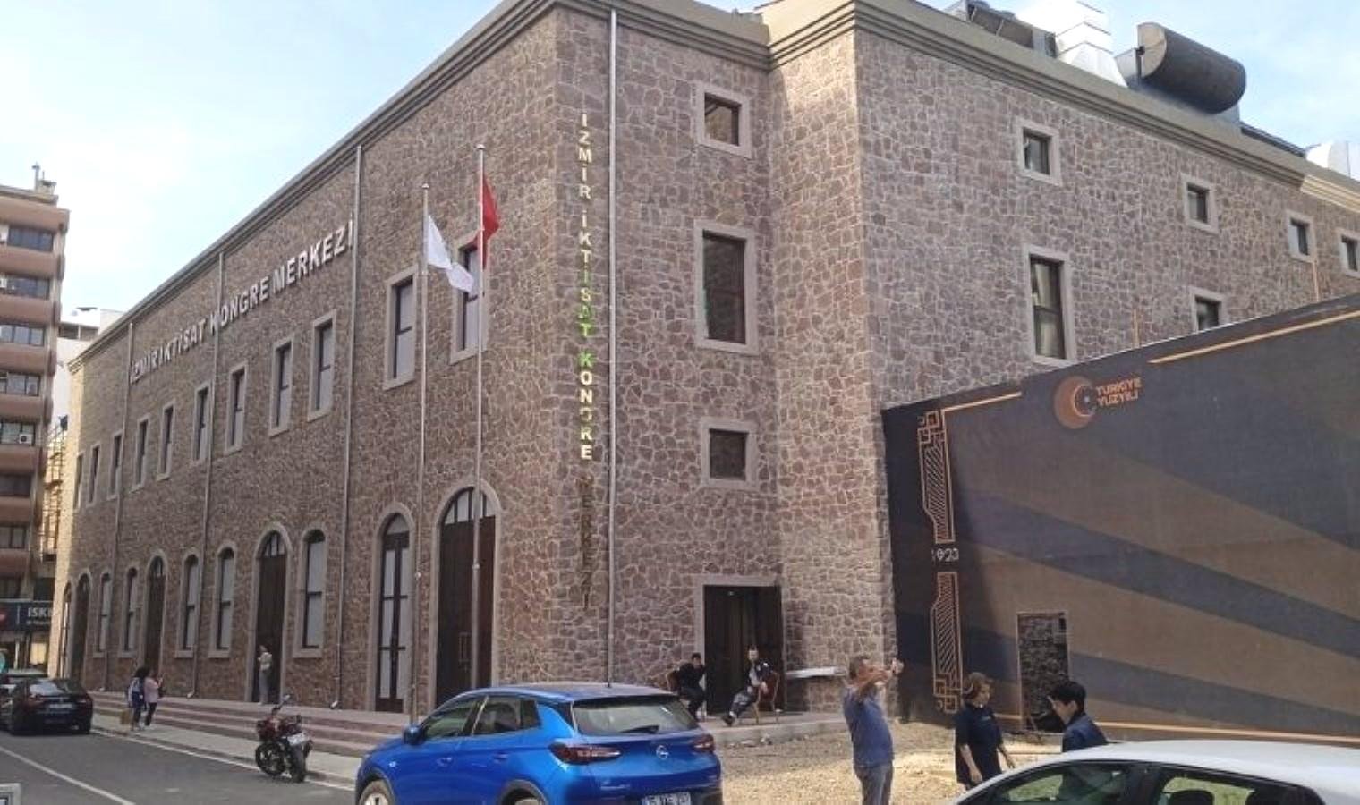 sayistay-izmir-valiliginde-iktisat-kongresi-binasi-icin-usulsuzluk-tespit-etti-klxNDla4.jpg