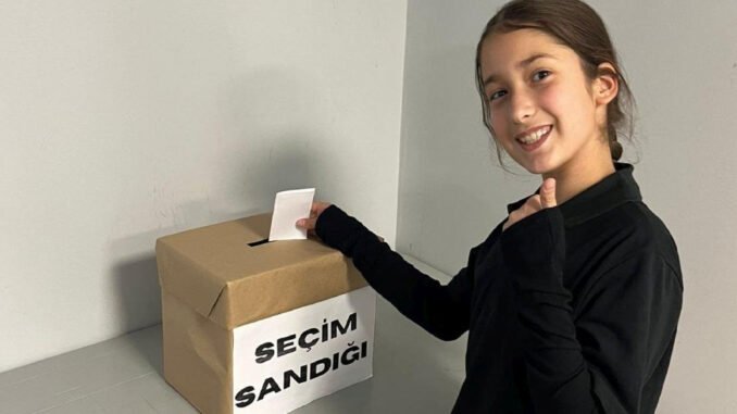 İzmir Çocuk Meclisi’nde Seçim Heyecanı