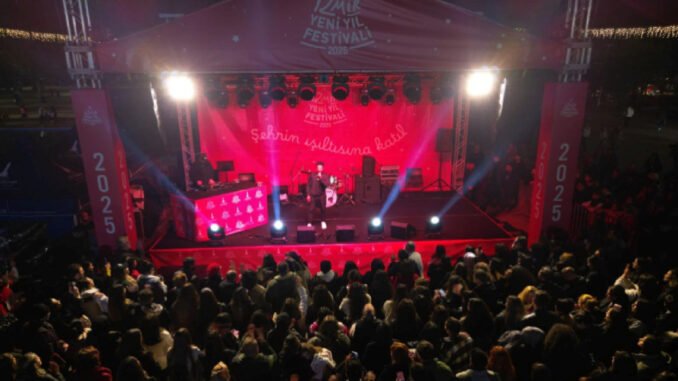 İzmir Yeni Yıl Festivali, Mansur Ark Konseriyle Coştu
