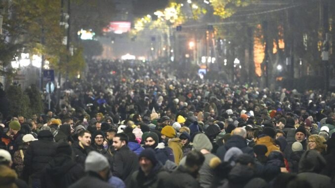 gurcistandaki-anti-hukumet-protestolari-yogunlasan-polis-mudahalesi-ortasinda-on-ikinci-geceye-girdi-tg1jHJYu.jpg