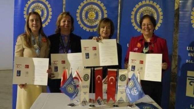 İzmir’de ’101 Kadın Şiddete Hayır Diyor’ Sergisi Açıldı