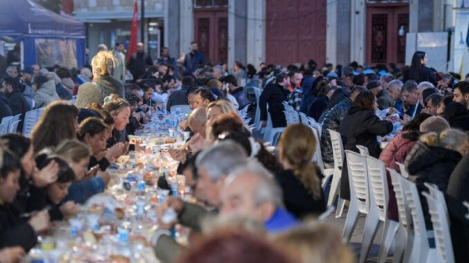 İzmir’de 31 Bin Aileye Bayram İçin 1.000 TL Destek