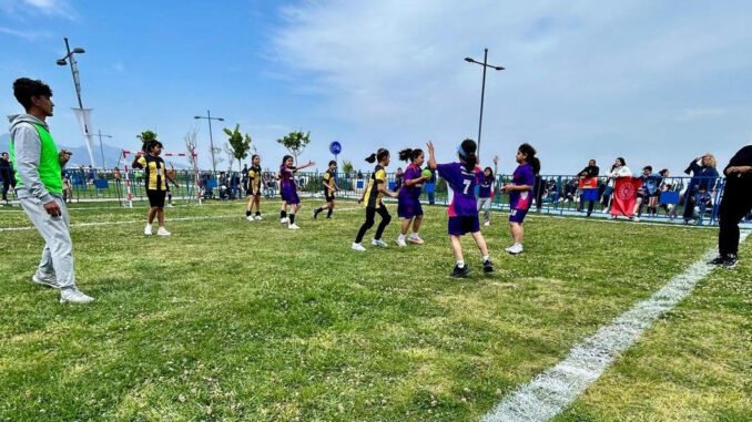 İzmir'de 23 Nisan Coşkusu Hentbol Şenliğiyle Taçlandı