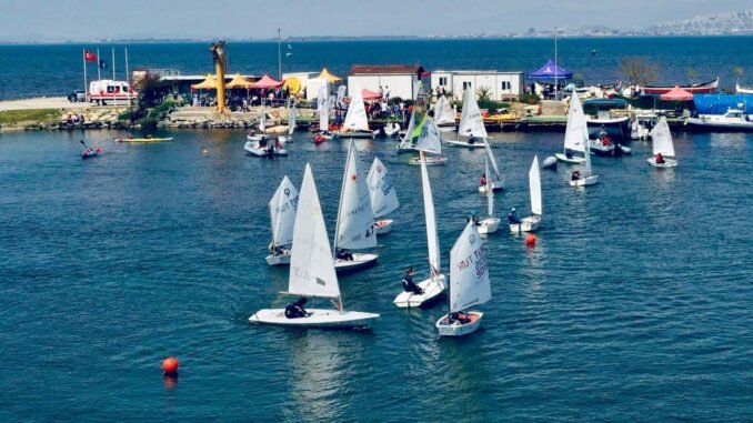 İzmir'de Çocuklar Su Sporları Şenliği’nde Buluştu