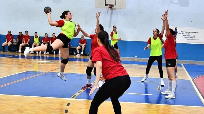 İzmir Spor Kulübü, Hentbolda Başarıya Koşuyor