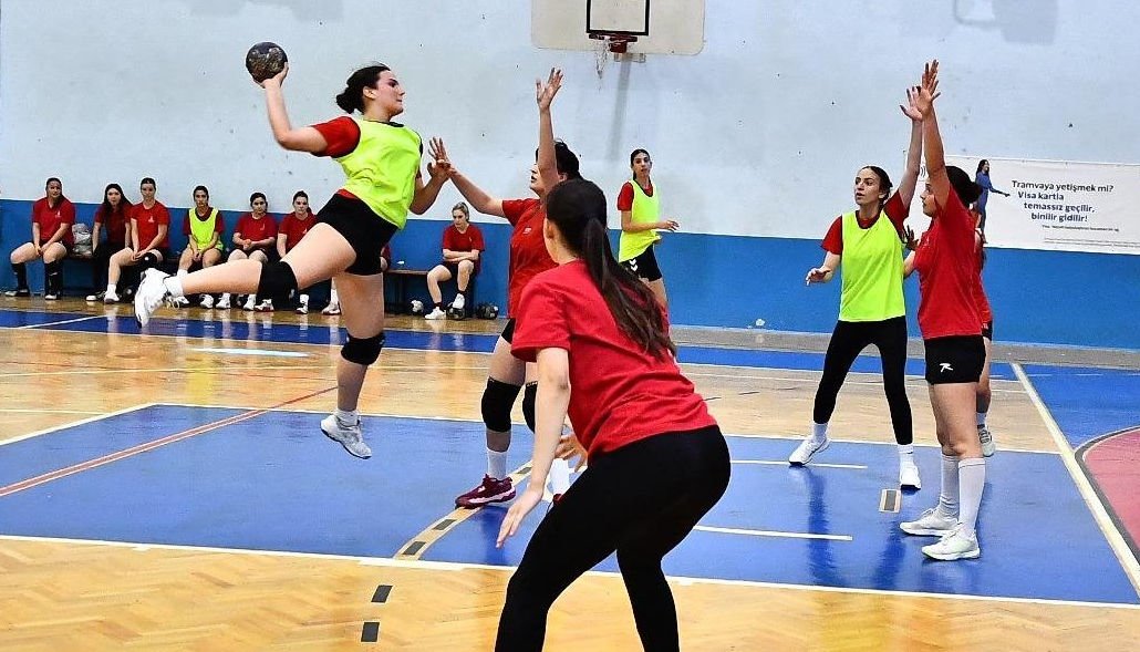 İzmir Spor Kulübü, Hentbolda Başarıya Koşuyor