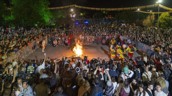İzmir'de Hıdırellez Coşkusu Kültürpark'ı Sardı