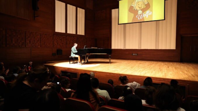 İzmir'de Minik Kalpler Mozart'la Tanıştı