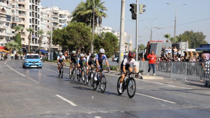 İzmir'de Trafiğe Cumhurbaşkanlığı Türkiye Bisiklet Turu Düzenlemesi