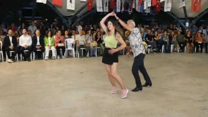 İzmir’in 6 Mahallesinde Yaz Neşesi Mahalle Şenlikleri Başlıyor