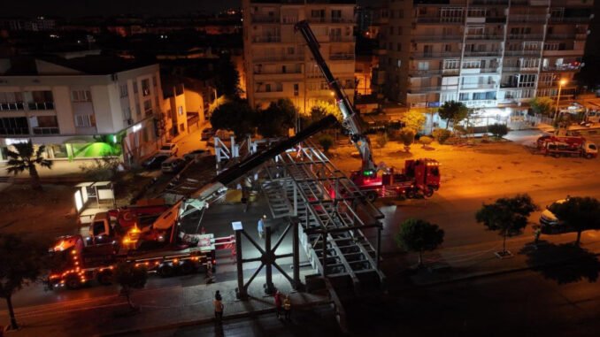 Karşıyaka Yeni Girne Caddesi’ne Modern Yaya Üst Geçidi